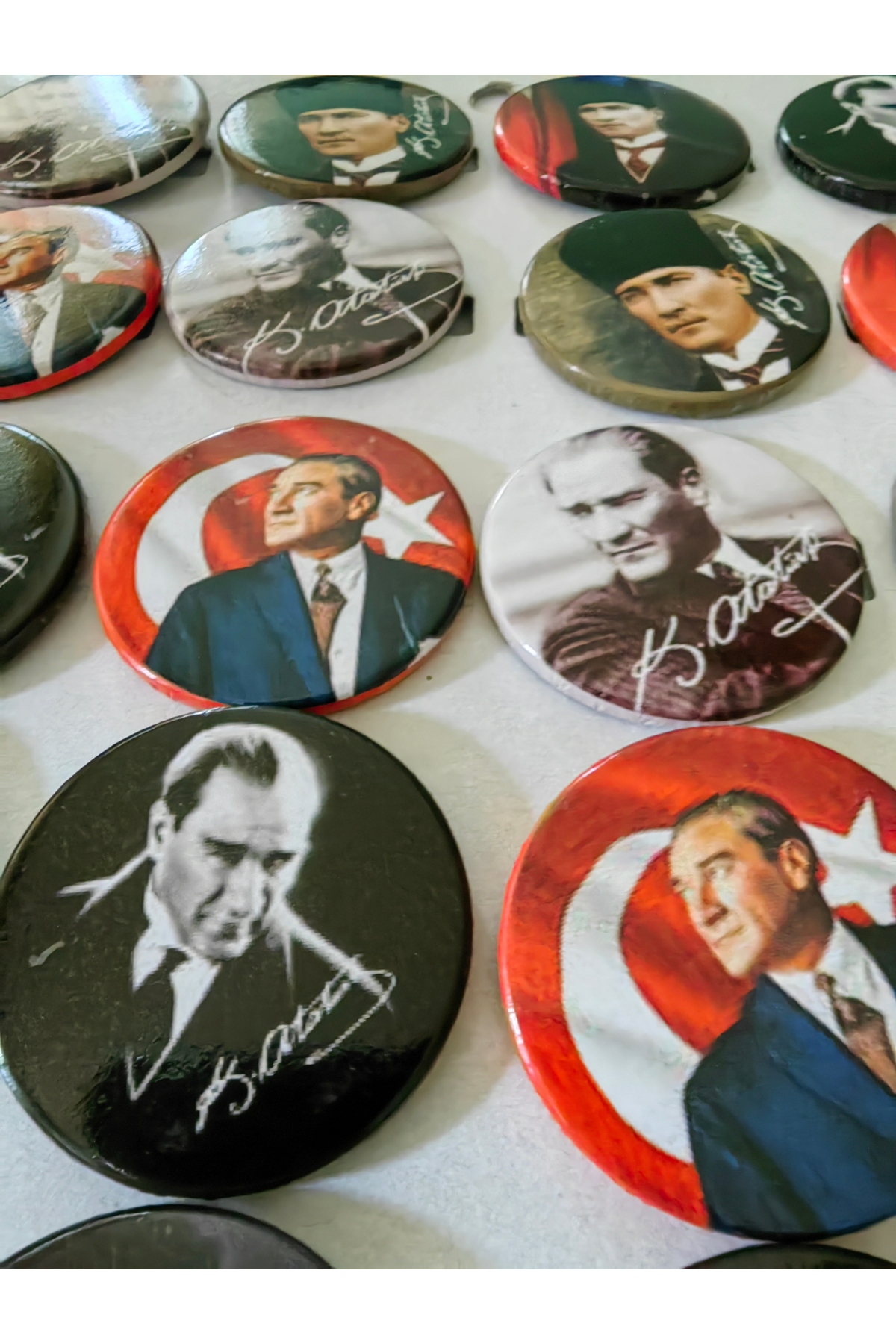 1_org_zoom-2246.jpg 5 adet Atatürk figür çanta dekoratif tarz baskı tasarım rozet - Görsel 1